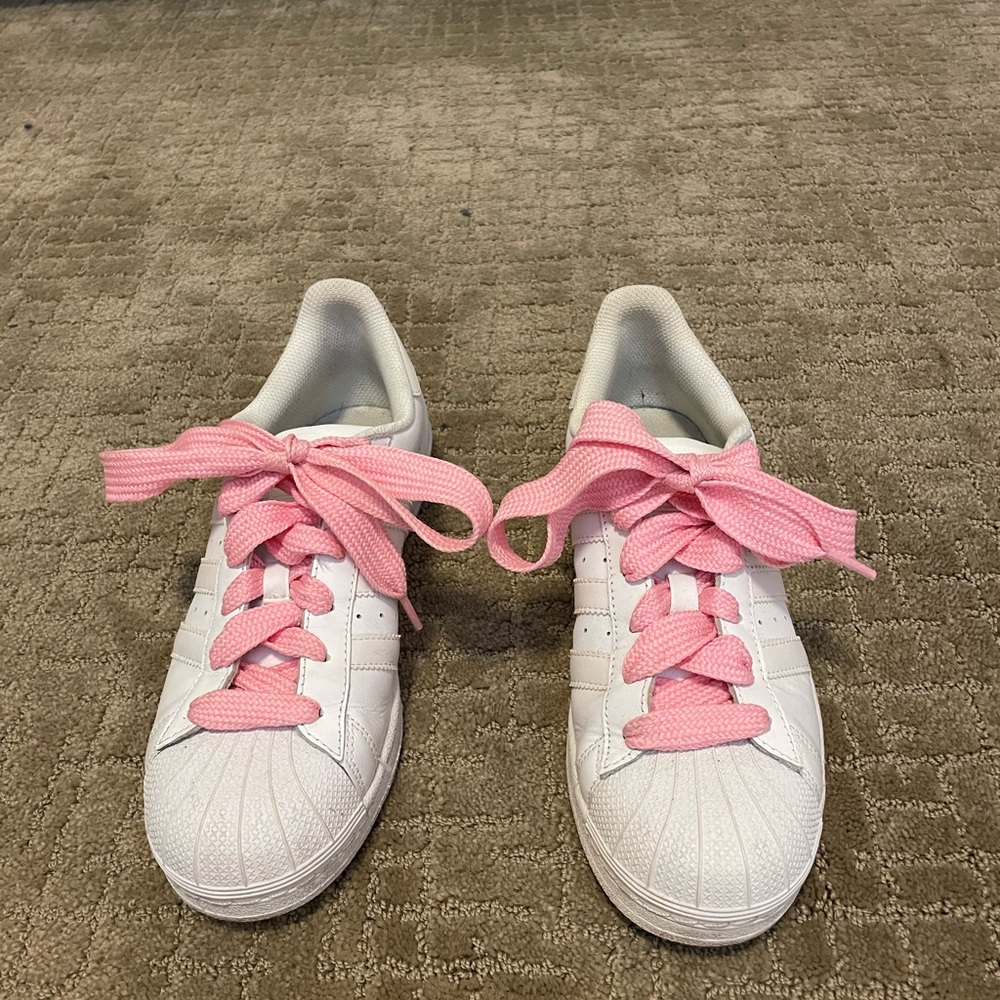 Adidas superstar shoe